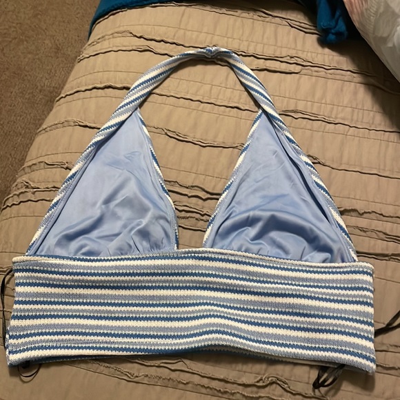 M fits L too, Brand H&M, baby blue and white - Picture 2 of 3